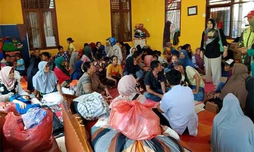 2.039 Masyarakat Mengungsi, Pemkab Tanah Datar Kirim Bantuan&nbsp;Logistik