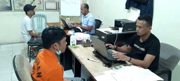 Pria Tanjung Uban Ditangkap Polisi Setelah Menipu 8 Orang dengan Janji Pekerjaan&nbsp;Fiktif