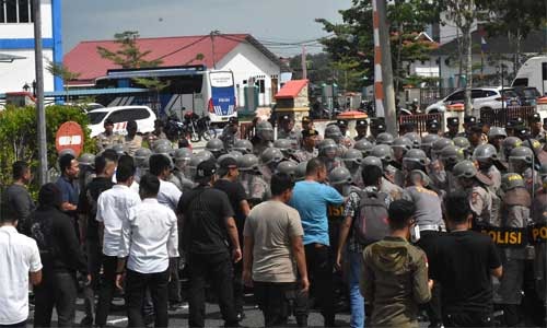 Polres Bintan Latihan Pengamanan Kota Jelang Pilkada 2024: Simulasi Penanganan Kerusuhan di&nbsp;KPU