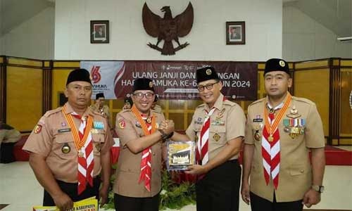 Bupati Tanah Datar Terima Lencana Melati dari Kwartir&nbsp;Nasional