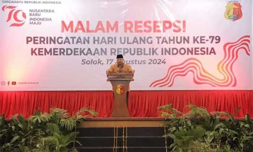 Malam Penuh Makna, Wali Kota Solok Meriahkan HUT RI ke-79 dengan Pertunjukan Seni dan Penyerahan&nbsp;Bantuan