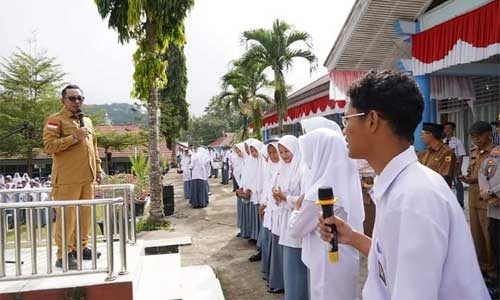 Bupati Eka Putra Berikan Motivasi dan Dukungan pada Siswa SMKN 1&nbsp;Batusangkar