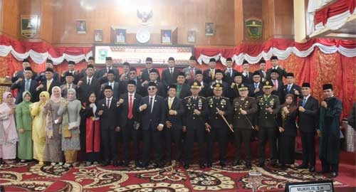 Pelantikan Anggota DPRD Kabupaten Solok, Dodi Hendra dan Jon Firman Pandu Sampaikan Pesan&nbsp;Penting