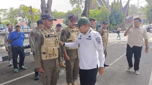 Pastikan Kesiapan Personel, Polres Tanah Datar Gelar Peragaan Sispam&nbsp;Kota
