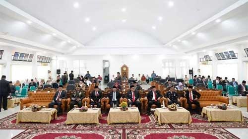 Ketua DPRD Tanah Datar Pimpin Rapat HUT RI ke-79, Presiden Jokowi Serahkan Estafet Kepemimpinan ke Prabowo Subianto, di Tanah&nbsp;Datar