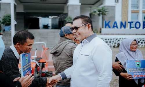 Dorong Inovasi Petani Bupati Solok Serahkan Alsintan Kepada&nbsp;Keltan